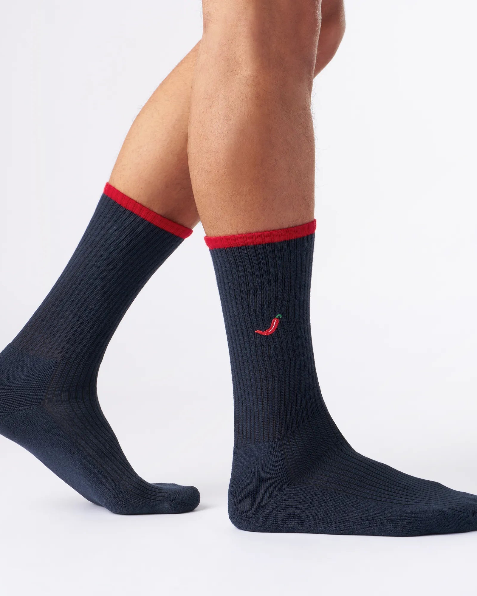 dunkelblaue socken, Motiv socken, chilli motiv, strick motiv, crew style, sport socken, fuß model