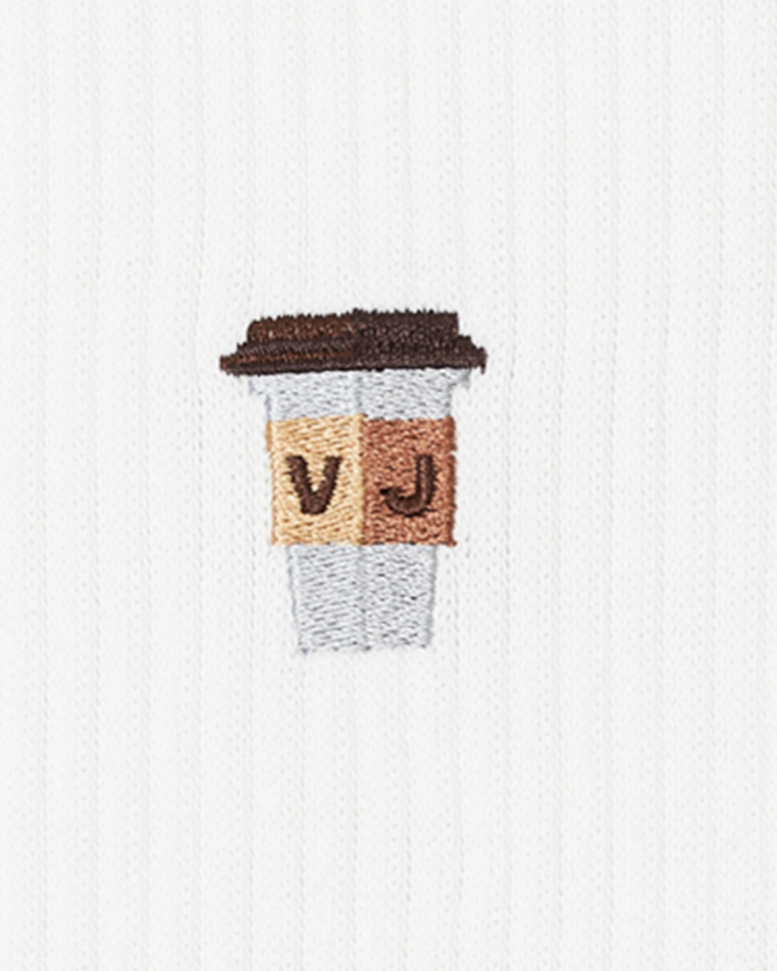 weiße tennis socken, crew style, 80s, 80er motiv socken, Kaffe & Croissant strick motiv, sport socken, missmatched sockentrend details