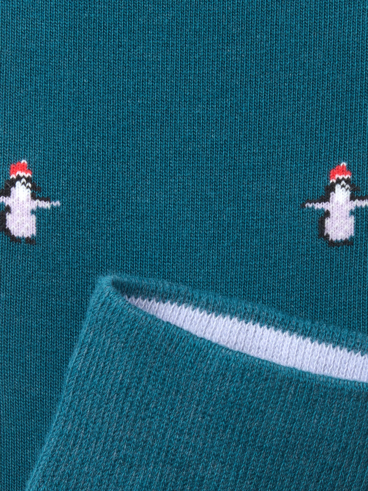 Weihnachtssocken Pinguin in Teal Blue – Detail mit Innenbund