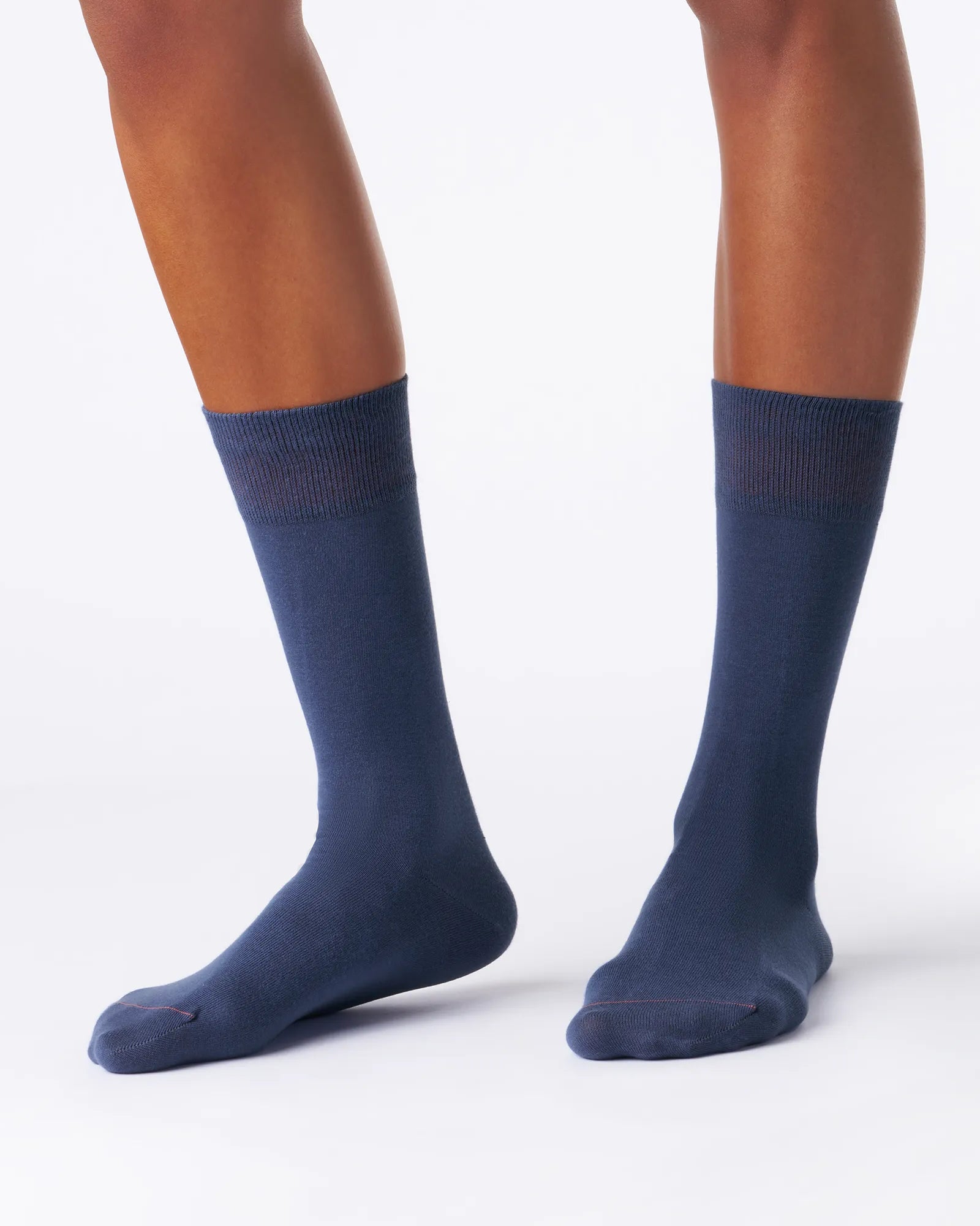 Blue_classic_socken anzugssocken business socken aus bio baumwolle dunkel blau fußbild unisex