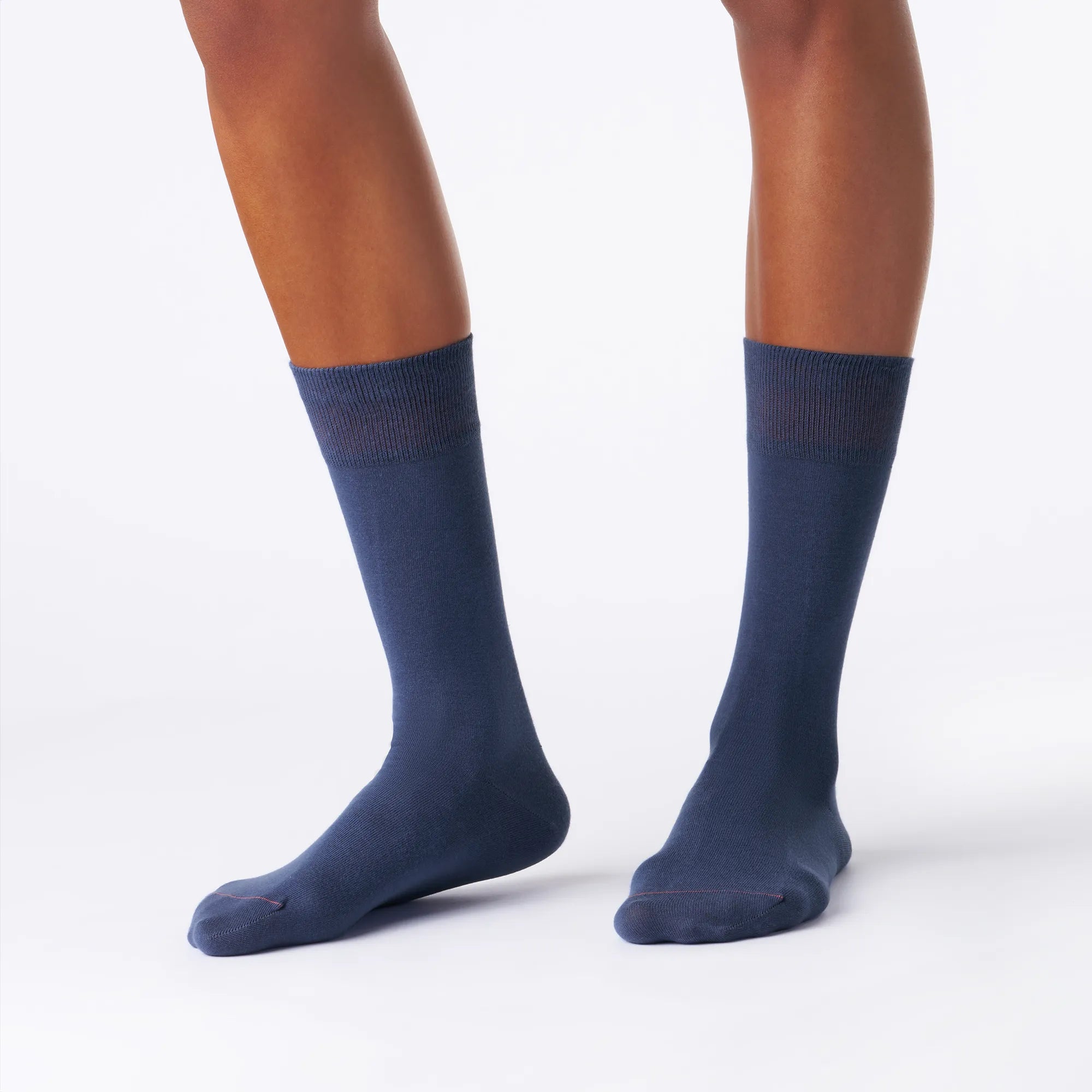 Blue_classic_socken anzugssocken business socken aus bio baumwolle dunkel blau fußbild unisex