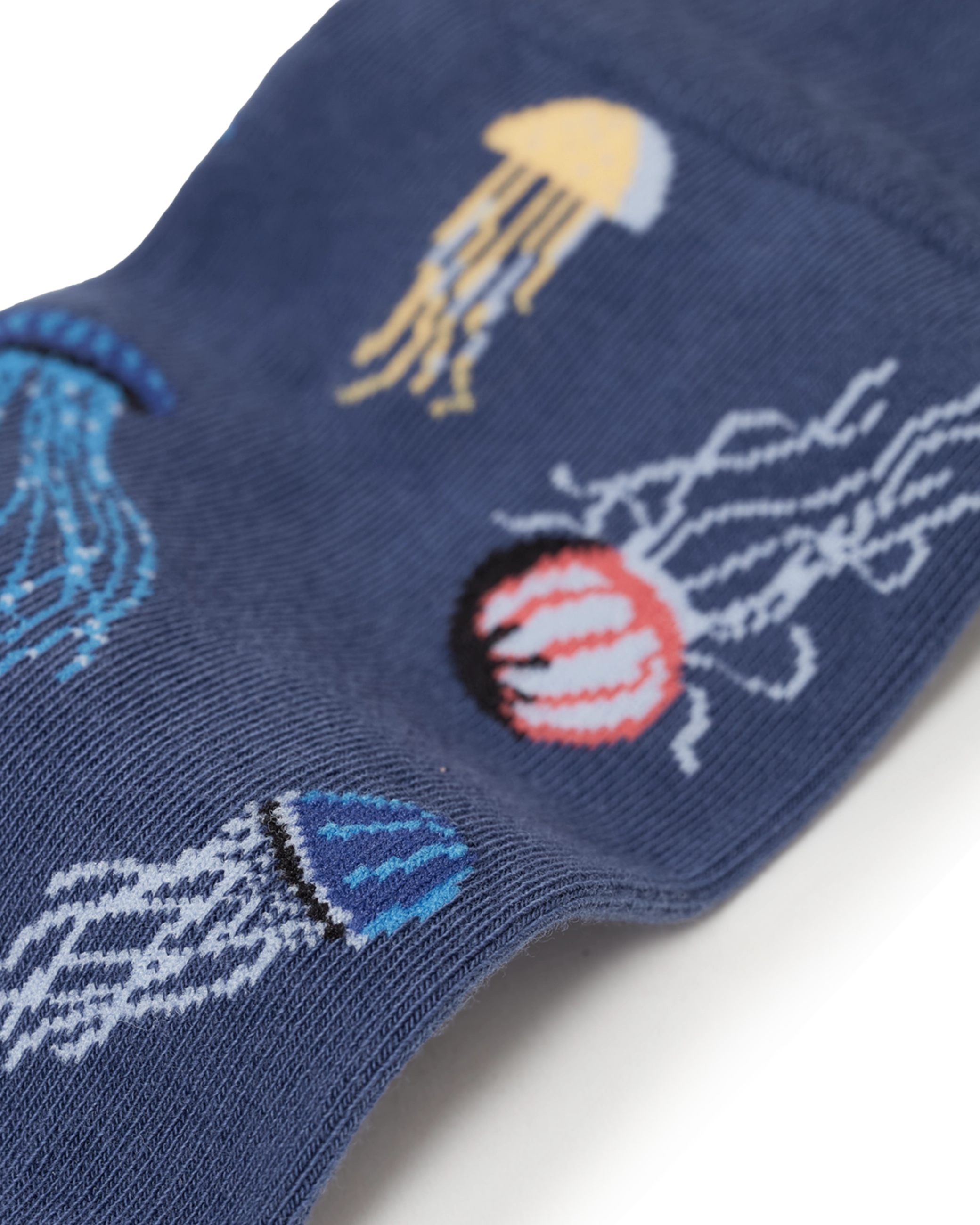 Jellyfish_4_gemusterte_socken details motiv socken lustige bunte motive
