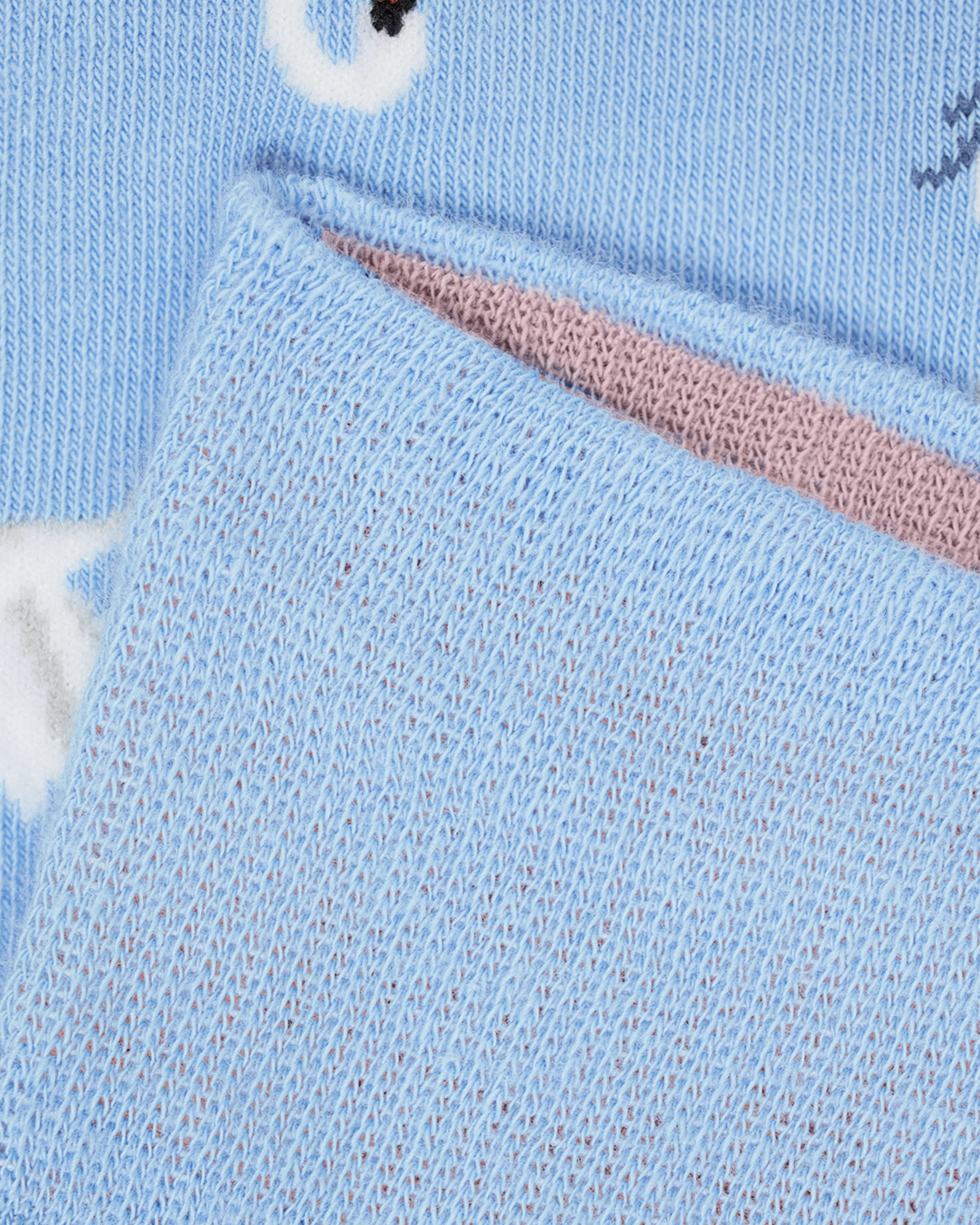 Schwan_3_gemusterte_socken_blaue_socken_detail_businesssocken_nachhaltigesocken