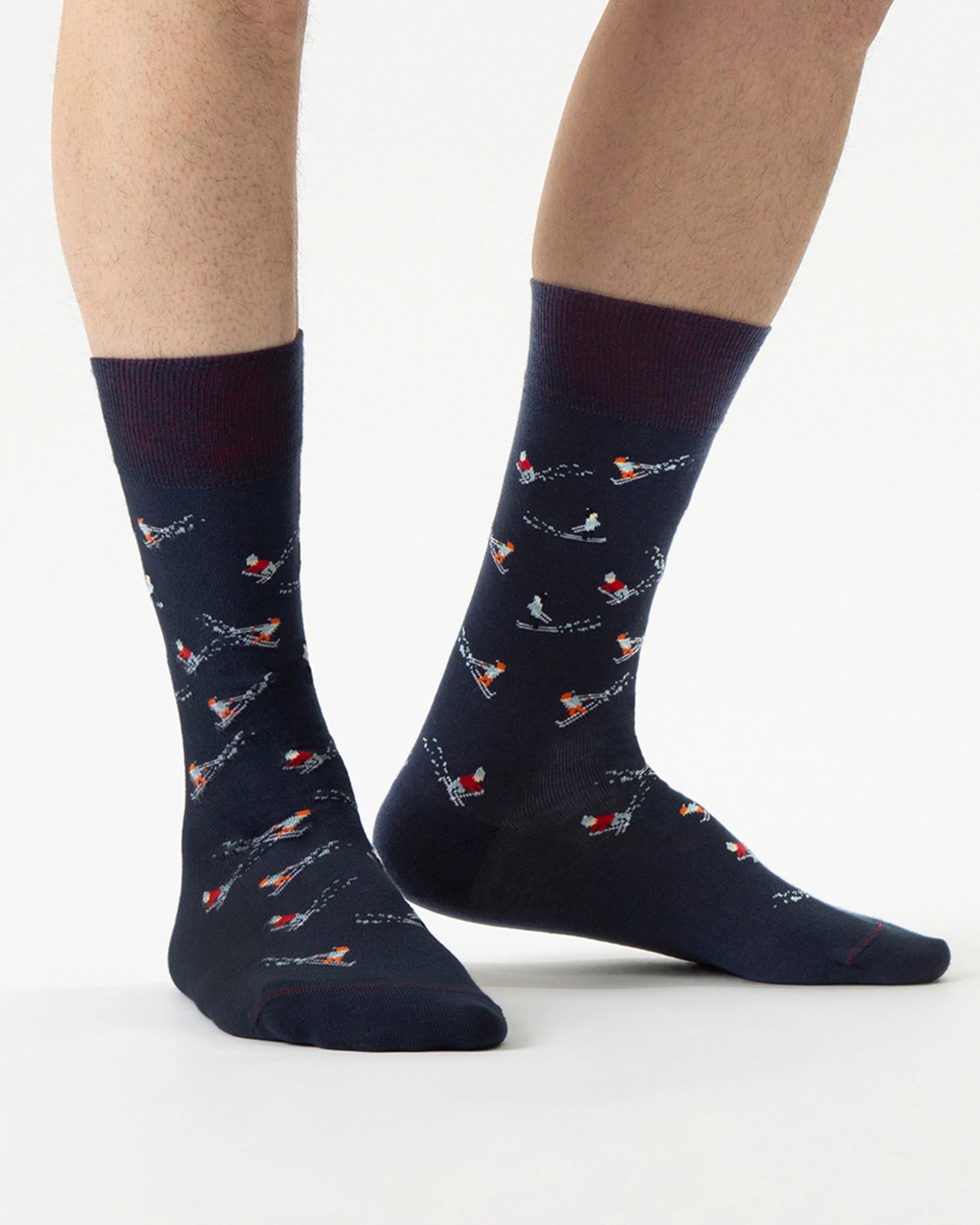 christmas-socks-ski-motif-navy-skifahrer-skier-gift-modelfeet-image