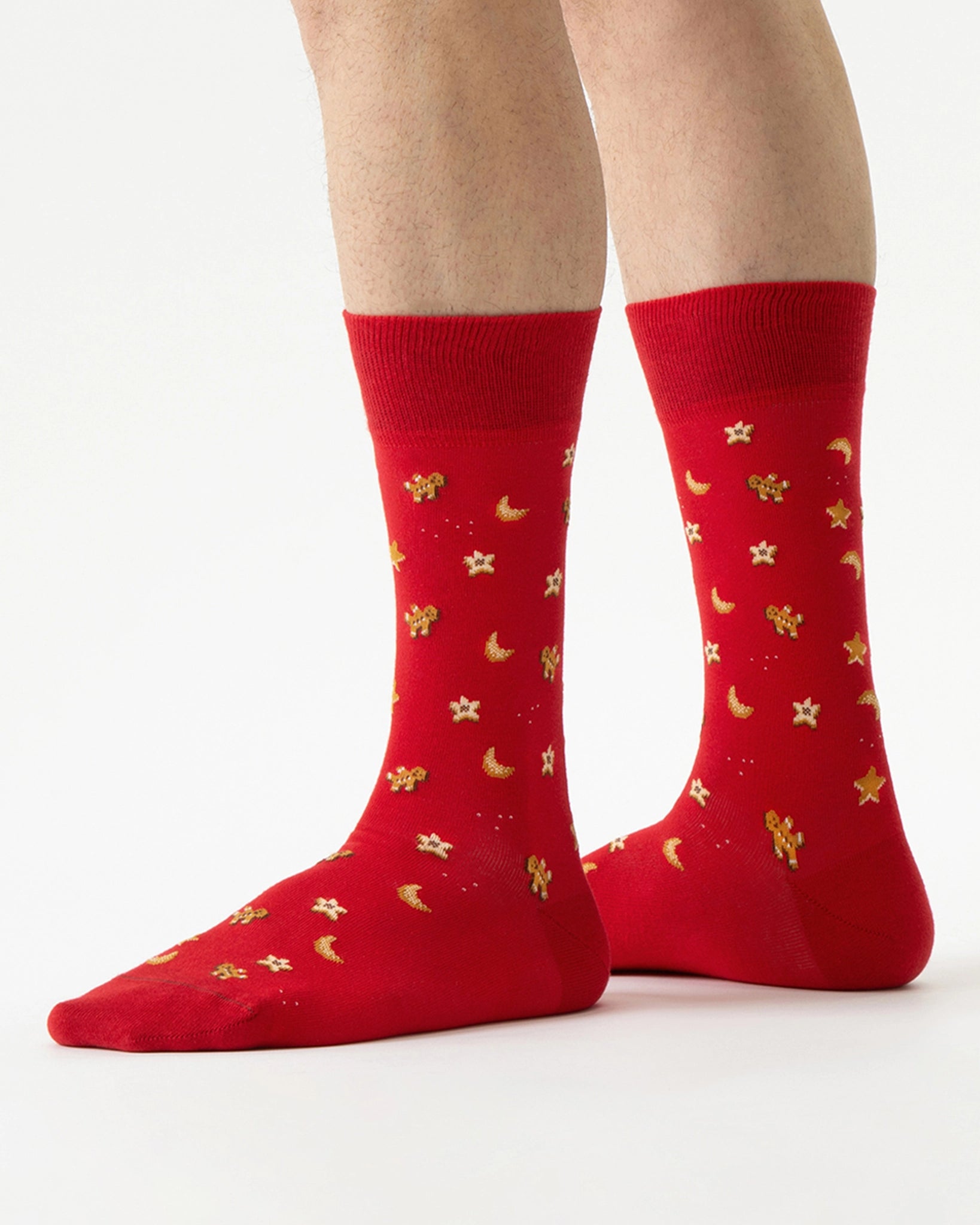 christmas-socks-weinachtssocken-red-gingerbread-details-model-feet-image