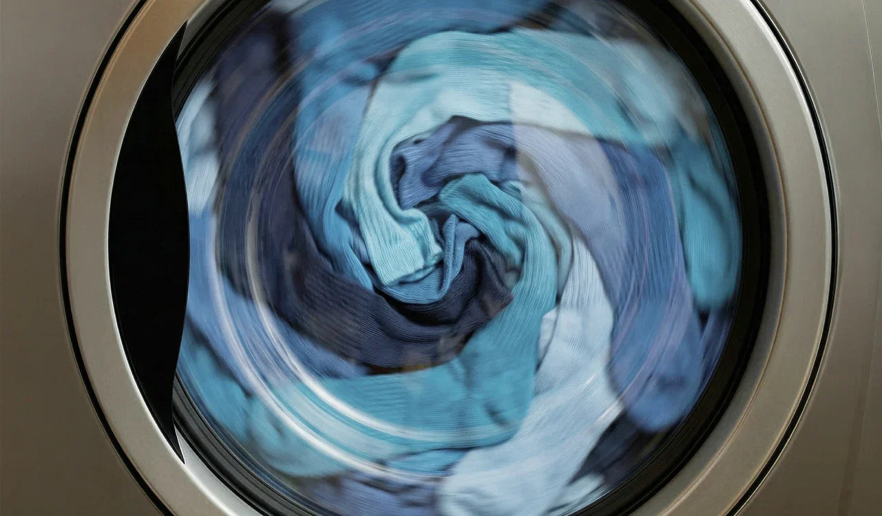 Socken richtig waschen & pflegen: Wie viel Grad, wie oft wechseln & weiß bleiben