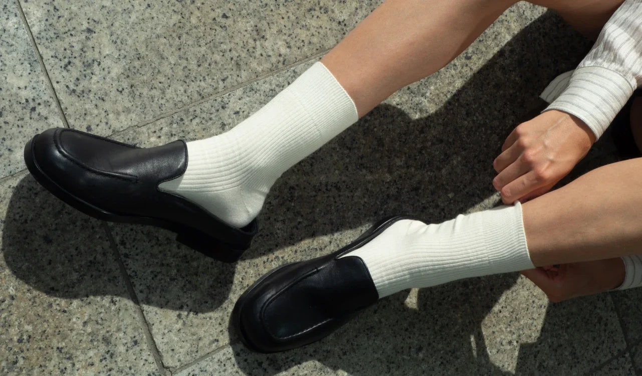 Welche Socken zu Sneakern & Loafern? Der Style-Guide 2026