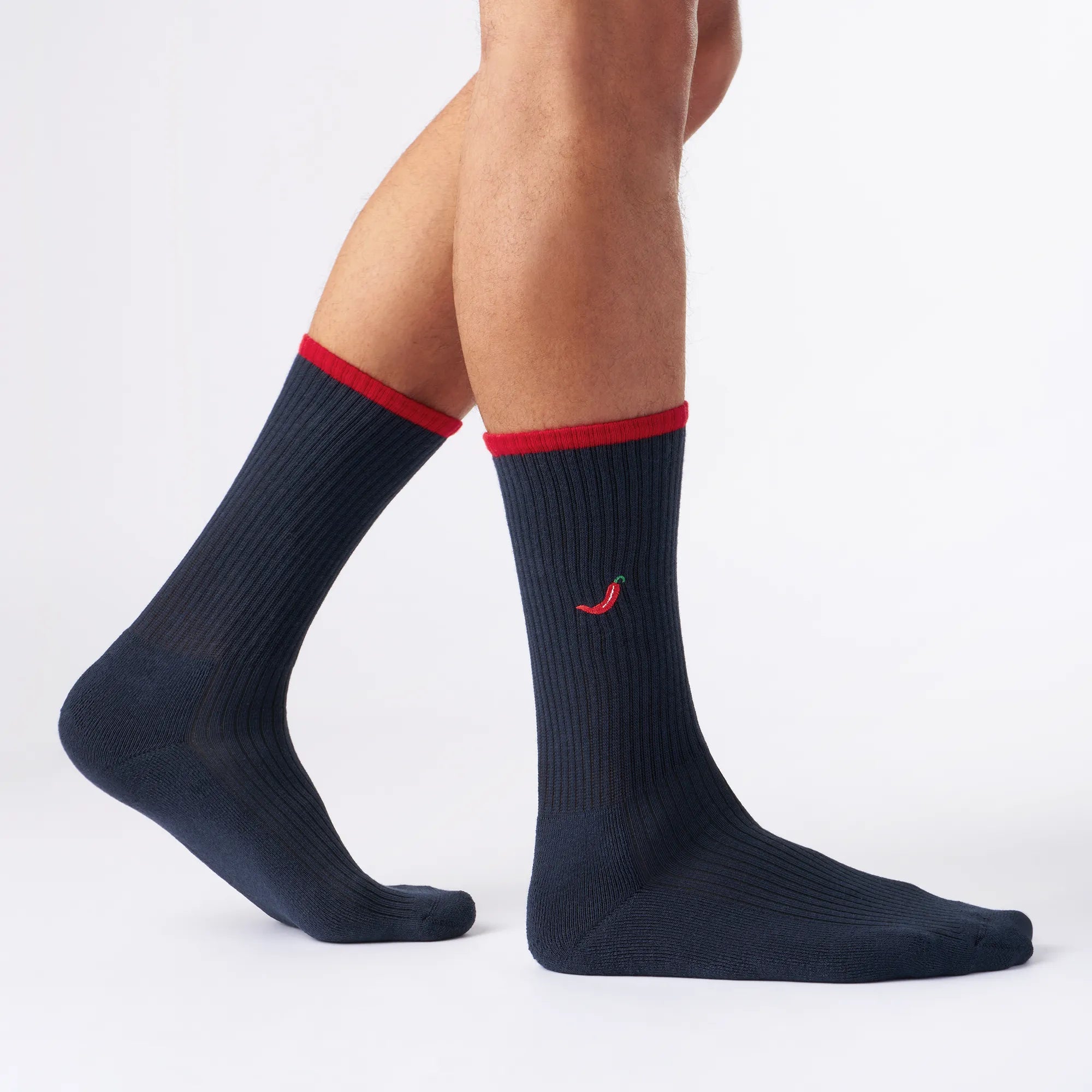 dunkelblaue socken, Motiv socken, chilli motiv, strick motiv, crew style, sport socken, fuß model