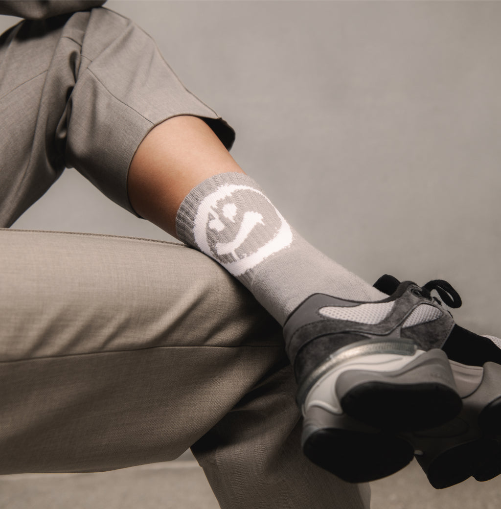 tennis-crew-socks-tennis-socken-gray-grau-simley-grunge-capsule