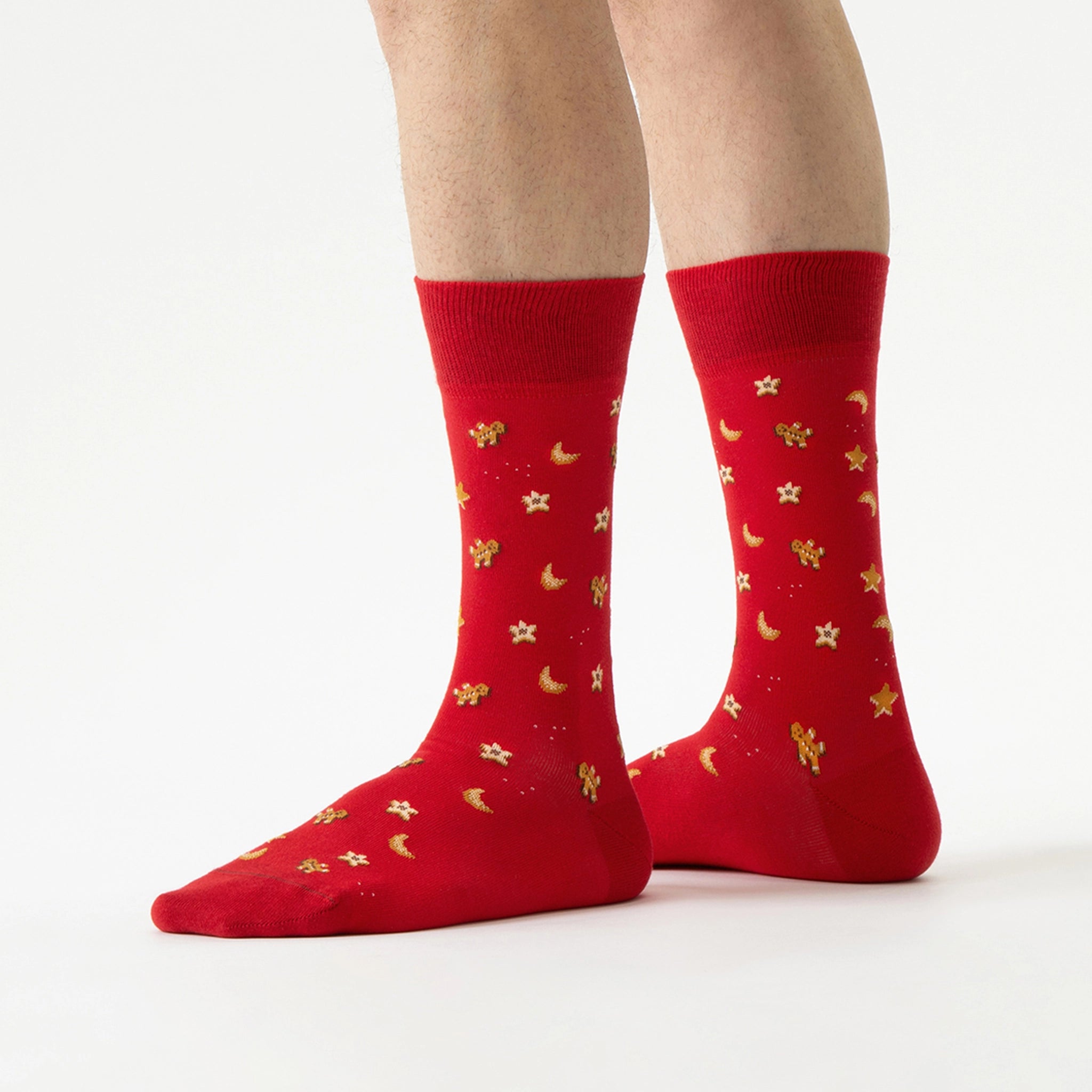 christmas-socks-weinachtssocken-red-gingerbread-details-model-feet-image