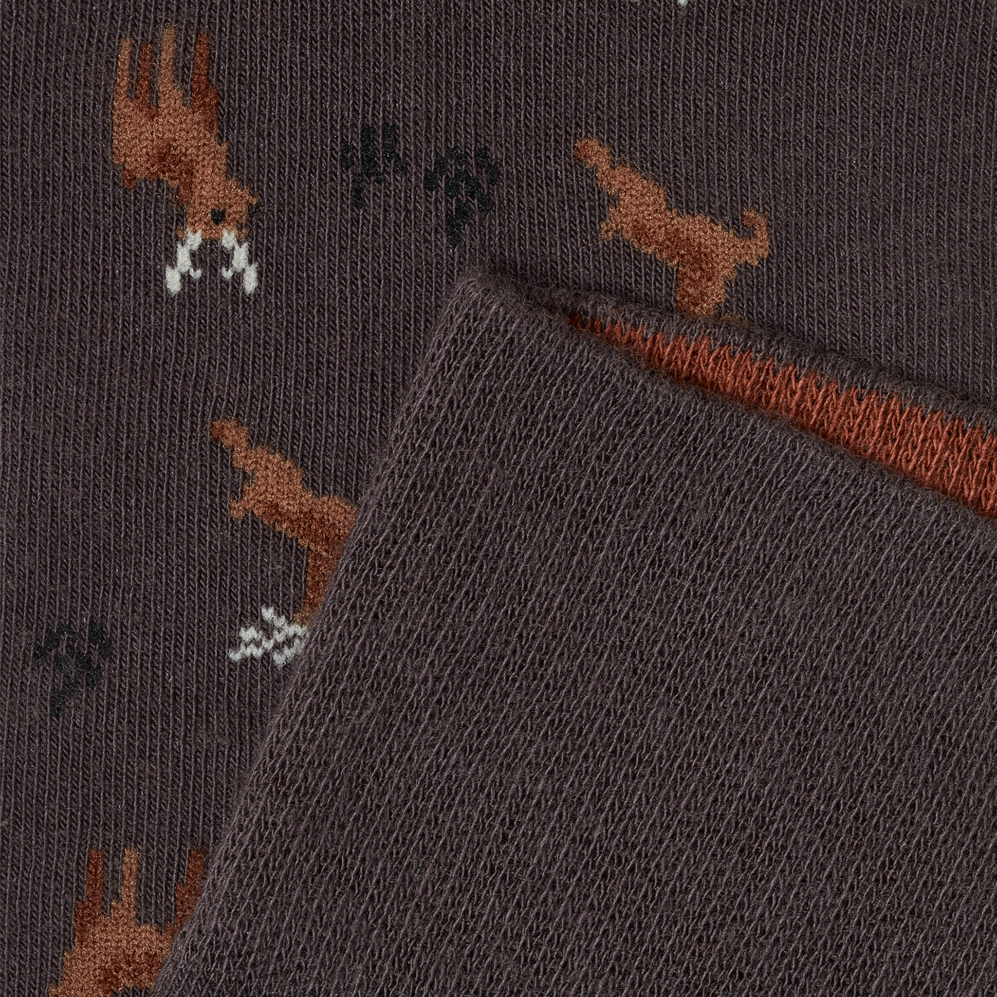 reindeer-socks-rudolf-socken-brown-clouseup-image